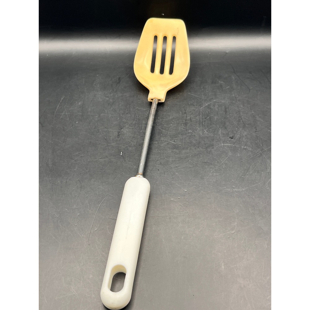 Vtg White Beige Slotted Spatula‎ White Handle Kitchen Utensil Kitchenware Retro